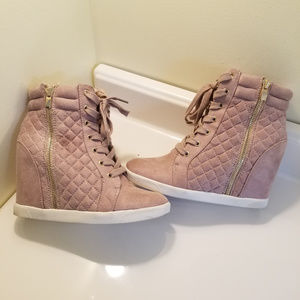 Wedge faux suede snealers with gold zipper - 8